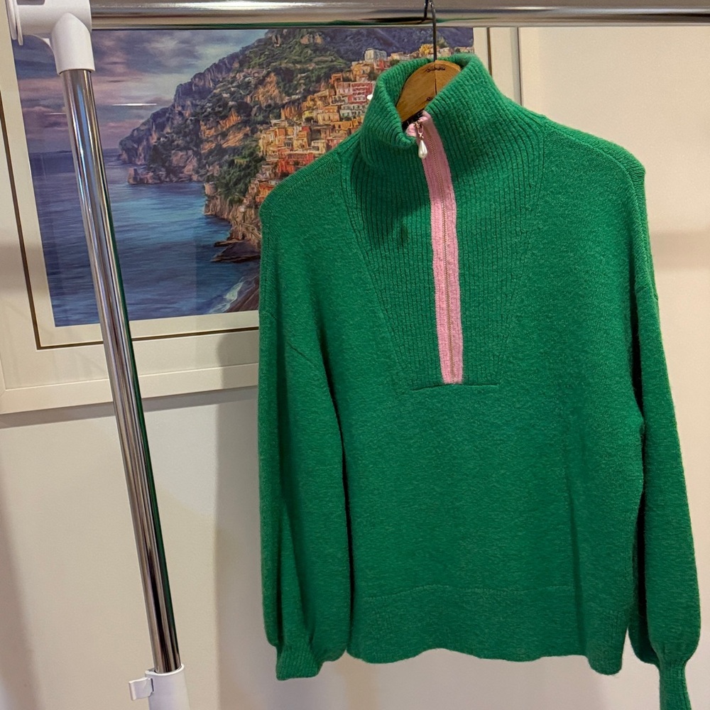 Elegant Green Turtleneck Sweater with Pink Accent
